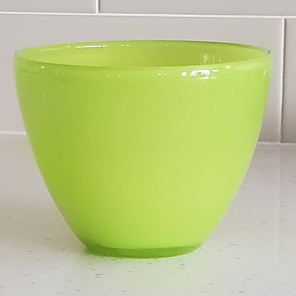 Handblown Mid Century 1960's Art Glass Bowl, Chartreuse Green, EUC